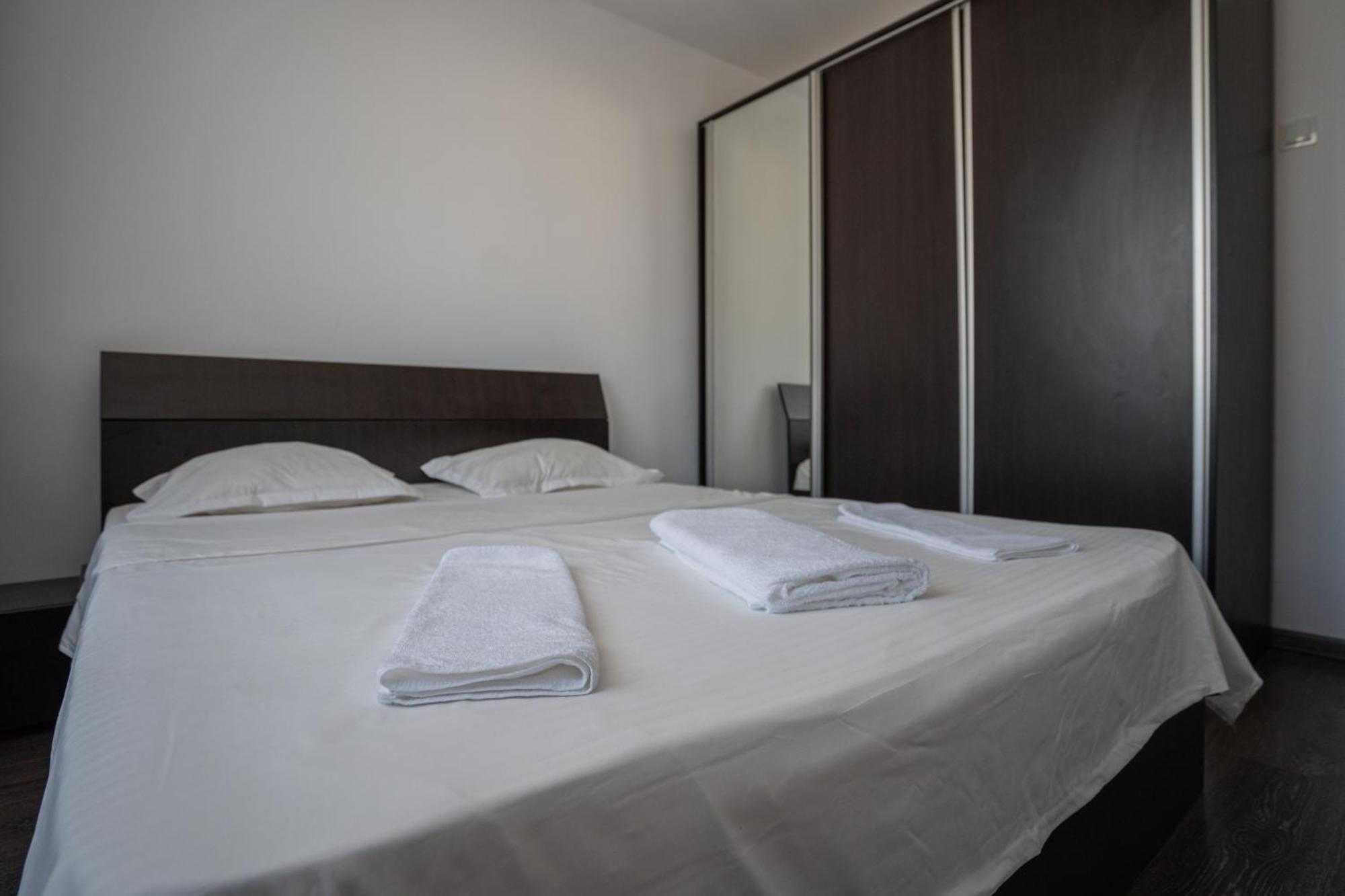 Apartament M & S Bukarest Kültér fotó
