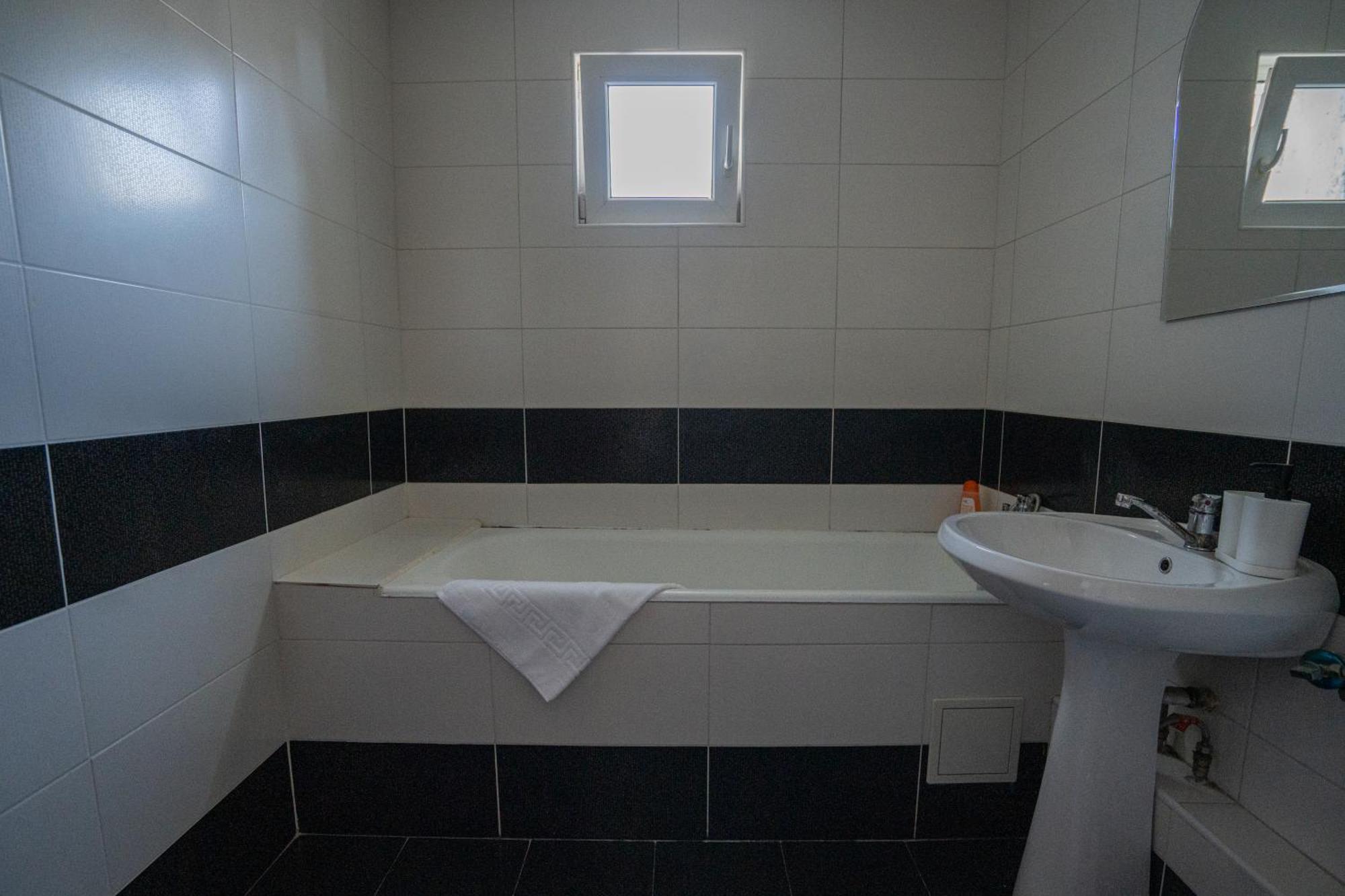 Apartament M & S Bukarest Kültér fotó